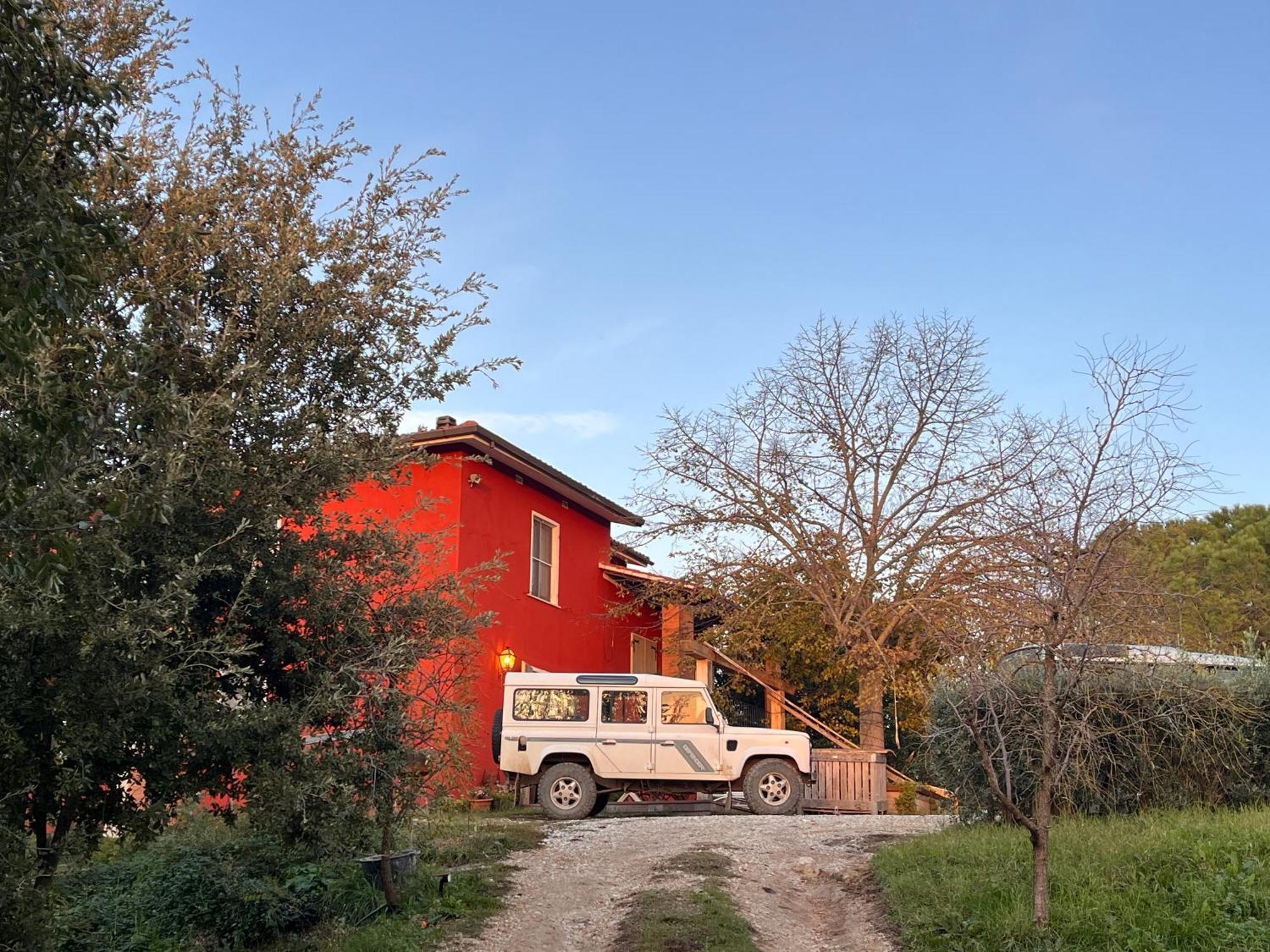 Podere Orzale Farmhouse Bed & Breakfast Usigliano Exterior photo